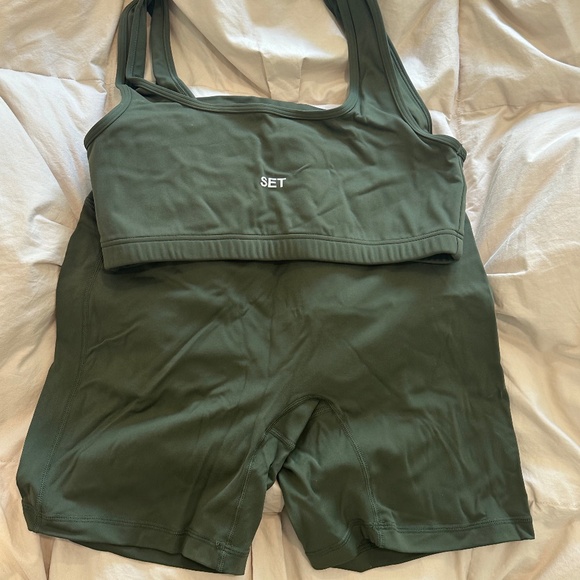 Set Active Matching Set in Forrest Green 🌿 - Picture 1 of 2